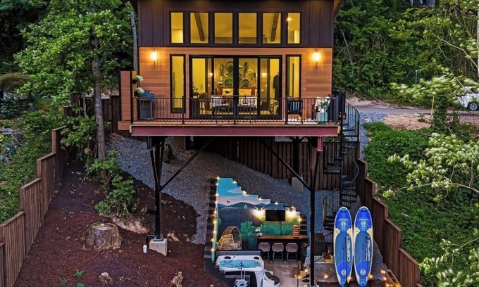 Chimney Rock Cabin | StayInOurSpace- Romantic getaway with views, walk to downtown, Hot tub, fire pit
