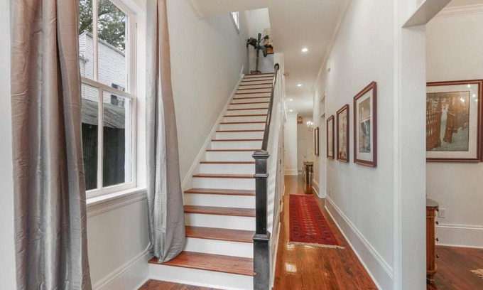 Garden District Apartment | Stayloom’s Enchanting Garden District Home | Pool