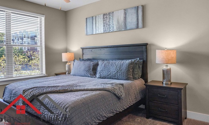 Villa Heights Condo | StaysByWalker 2BR - 2 Miles To Uptown! Gym/Parking