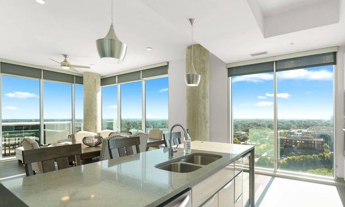 Second Ward Condo | StaysByWalker 3BR Lux Uptown | Spa/Gym/KingBed