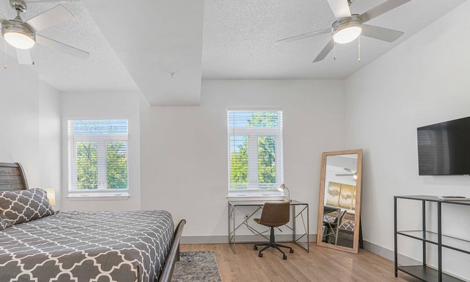 Charlotte Center City Condo | StaysByWalker Uptown 6BR w/King Beds! Gym/Parking