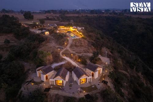 Una Villa | StayVista at Artisanal Heights with Jacuzzi and Infinity Pool