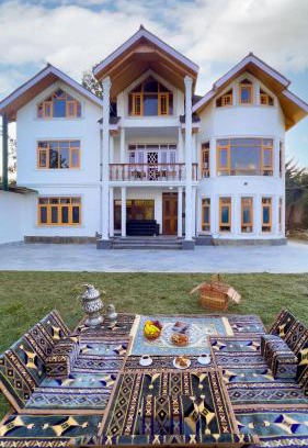 Brein Villa | StayVista at Buhayra Lakefront