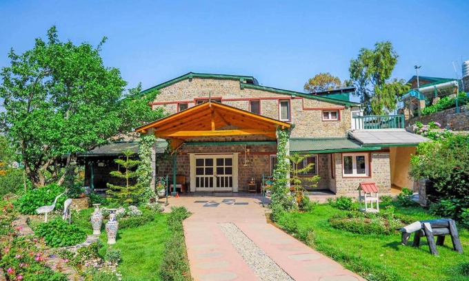 Sukha Villa | StayVista at Estate 15