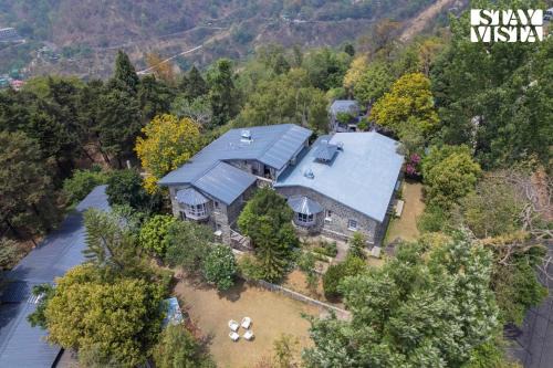 Nainital Villa | StayVista at House of Hive - Garden, BBQ and Heater