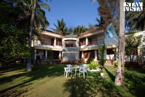 Narasapura Villa | StayVista at Mikkie House 3BHK Villa Combination of Bricks & Stone - Breakfast Included
