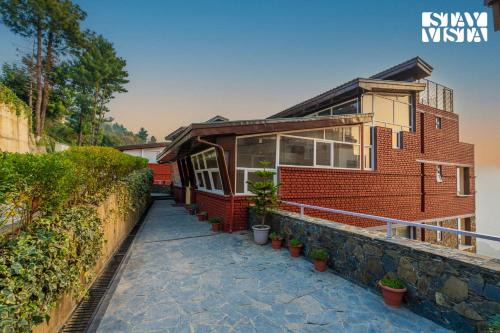 Shimla Villa | StayVista at Mist - Elysium Estate with WiFi, Bonfire