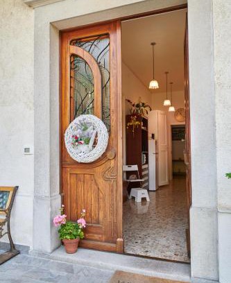 Sales House | Stazione 8
