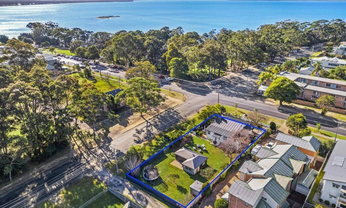 Huskisson House | Steamers Cottage - Pet-friendly