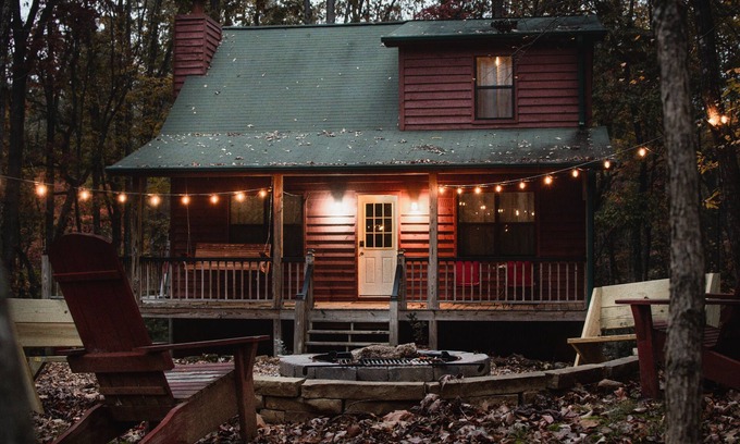 Blairsville Cabin | Steel Beaver Lodge|Family & Pet Friendly|Hot Tub|