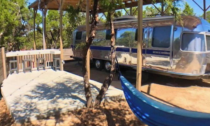 Austin House | “Steel Magnolia” airstream in gated boutique resort with pool!