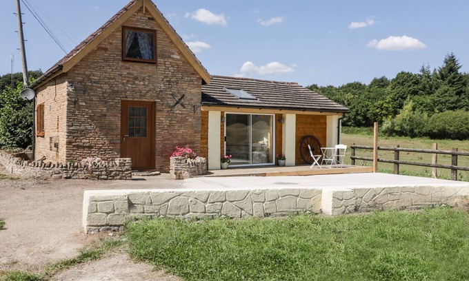 Ross-on-Wye Cottage | STEEL WORKS FARM, pet friendly, with a garden in Gorsley