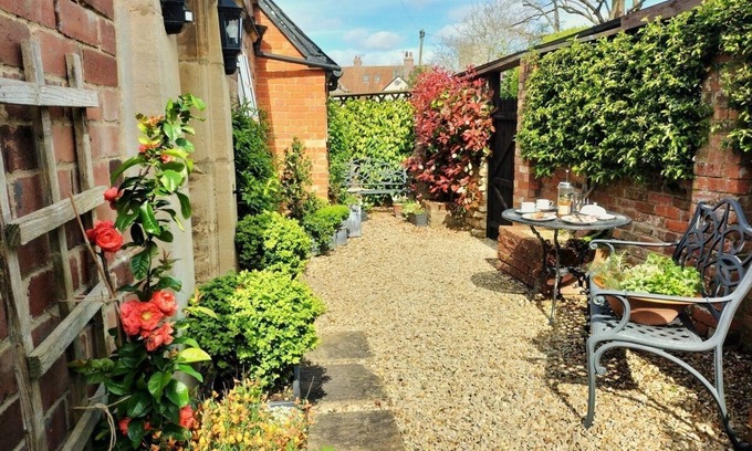 Steeple Ashton Cottage | Steeple Ashton Village Spacious Comfort in Cottage for 2 in Country House Style