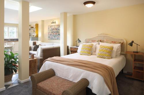 Redbrook Apartment | Steeple View - Romantic Wye Valley Country House Studio Apartment - Dog Friendly