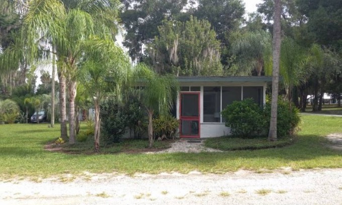 Satsuma Cabin | Stegbone's Fish Camp - Cabin 1