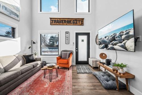 Traverse City Apartment | Stella Boona Loft Traverse close to Trail and beach
