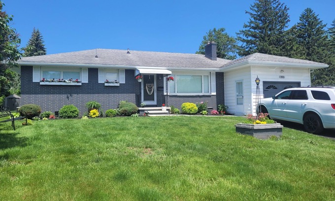 East Irondequoit House | Stella's Ranch: 3BR with game room, sunroom, and huge yard. Pet friendly!