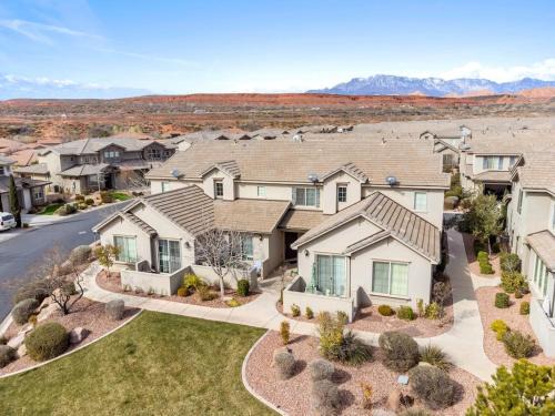 Sienna Hills Apartment | Stellar Location Access To Pool Hot Tub And More