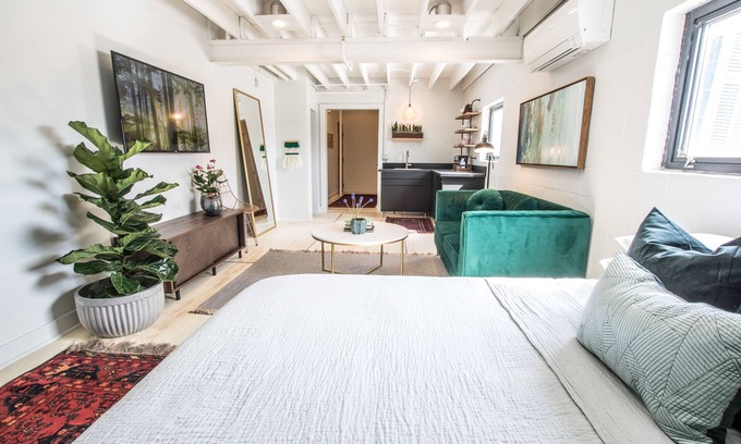 East Market District Apartment | Stellar Suites