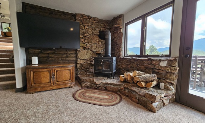 Shadow Mountain House | Steller's Jay Hideaway