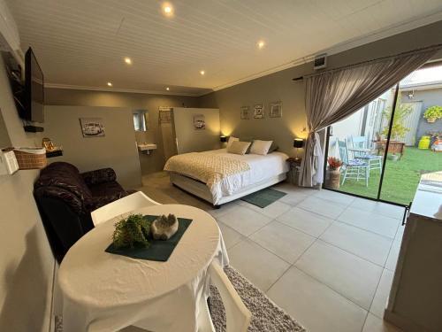 Keetmanshoop Apartment | Stellies Accommodation - Room 3