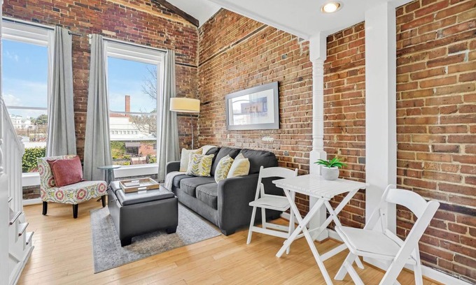 Wilmington Historic District Hotel | Stemmerman Suite on Front! Perfect location in the Heart of Downtown!