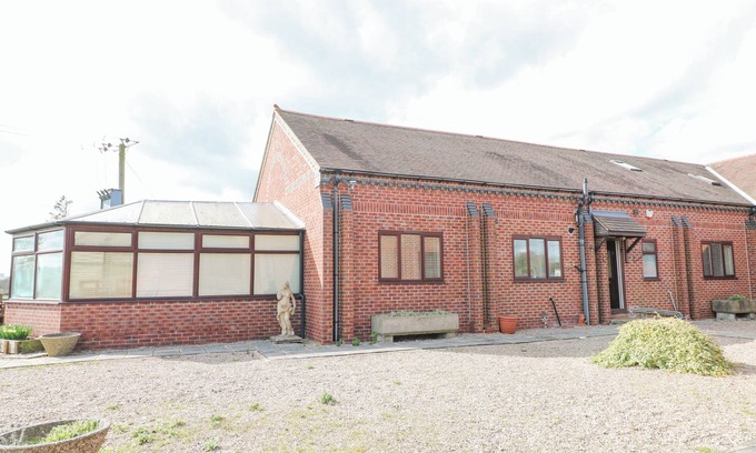 Barrow-on-Trent House | STENSONHILL LODGE, pet friendly, with hot tub in Derby