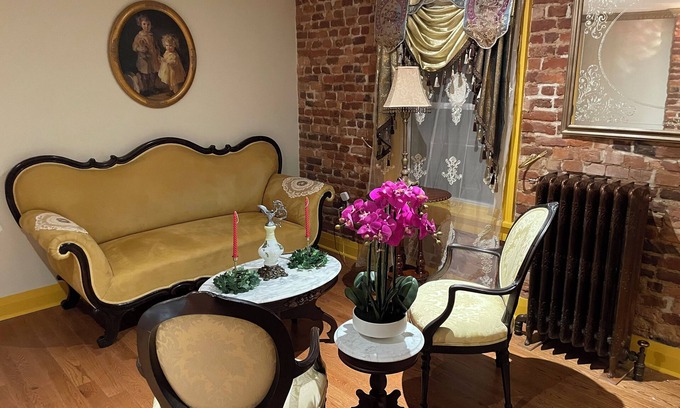 Reading Apartment | Step back in time and experience the elegance of Victorian era.