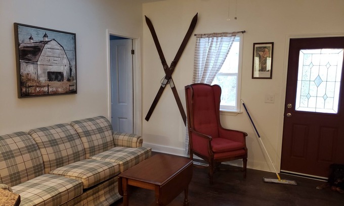 Findley Lake House | Step back in time farm house