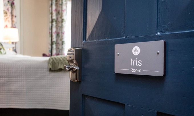 Harrisonburg Apartment | Step Back in Time: Experience Charm and Comfort in Our Iris Room