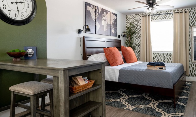 Johnson City Cottage | Step Free Entrance- Wolfe Cottage at Wrenwood Ranch
