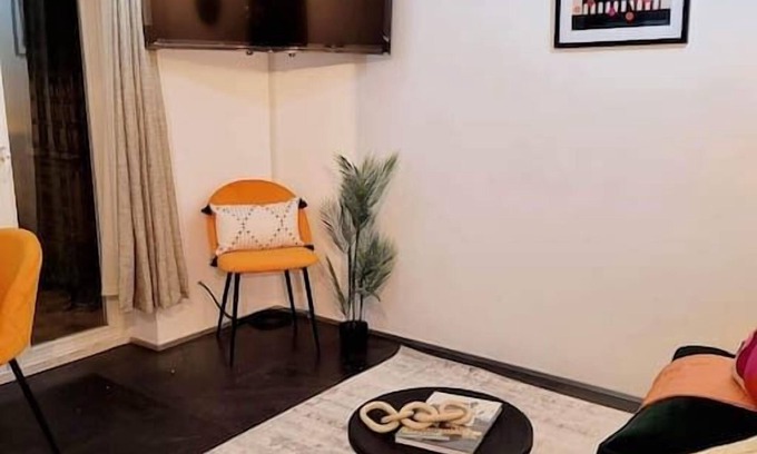 Tower Hamlets House | Stepney Green Gated Area w/Parking & Garden