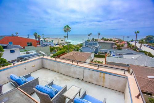 North Pacific Beach House | Steps 2 Ocean & Surfing Ocean Views Rooftop Deck