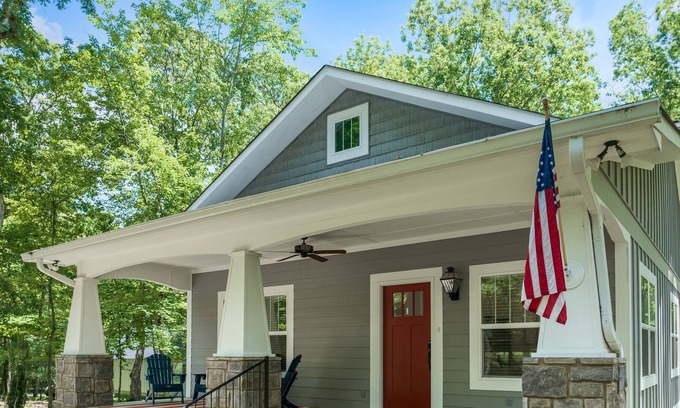 Mentone Cottage | Steps Away-brand new cottage, close to downtown