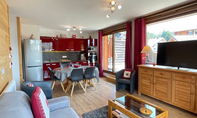 Les Gets Apartment | Steps Away from Centre and Slopes, Spacious 2BR Apartment with Great Amenities