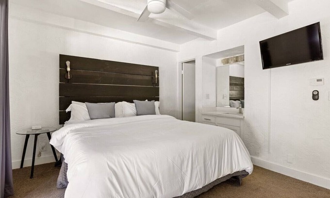 Big Bear Lake Cabin | Steps Away From Slopes Beautiful Snow Summit Cabin