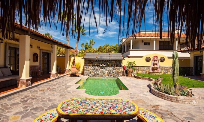 Loreto House | Steps away from the plaza one block from the beach DISCOUNTED RATE