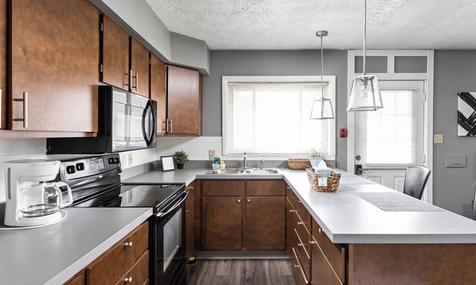 Mapleton/Fall Creek Apartment | Steps from Dwntn Apt