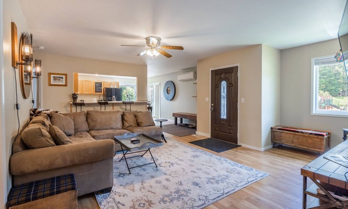 Roslyn House | Steps from historic downtown Roslyn and trailheads