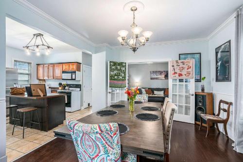 Valparaiso House | Steps from Journeyman in Downtown Valparaiso