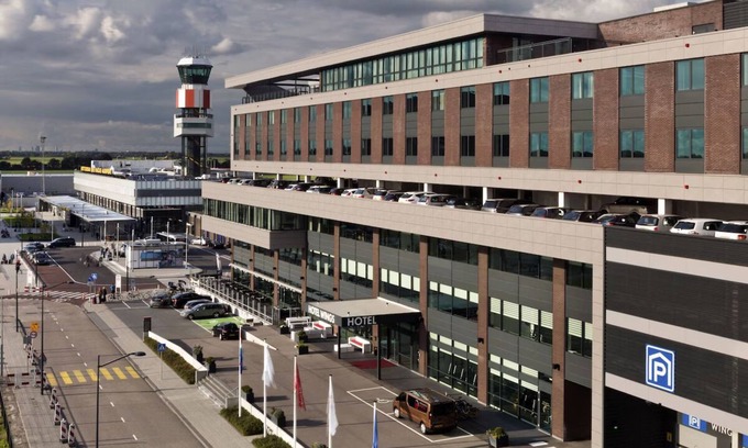 Zestienhoven Hotel | Steps from Rotterdam Airport – Comfort & Convenience Combined! Onsite Dining!