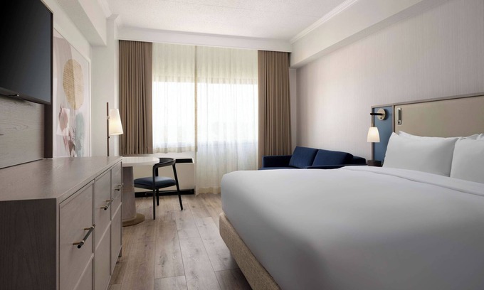 White Plains Resort | Steps from Shops & Transit – Central White Plains Suite