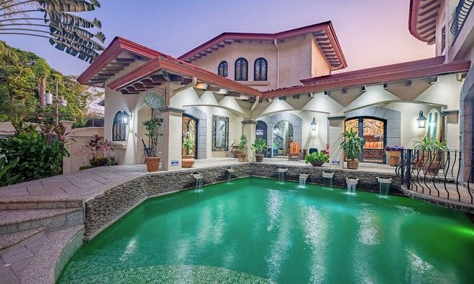 Jaco Villa | Steps from the beach ! Stunning Villa w/concierge, butler, doorman.
