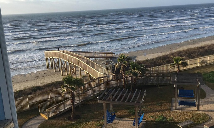 Galveston Condo | Steps from the beach and minutes from downtown. Base rate is for 2 ppl.