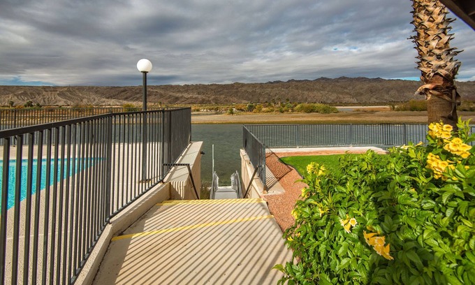 Bullhead City Condo | Steps from the River! Cozy 2 bed/2 bath condo. Min 30 day rental.