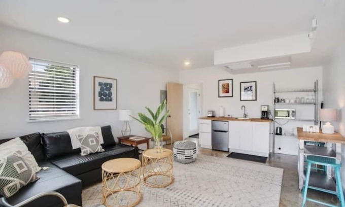 Black Pearl House | Steps to Audubon Park | Quiet+Modern | Black Pearl