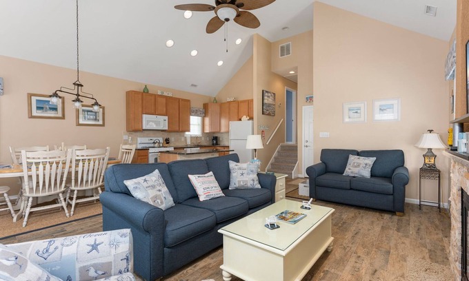 Gold Coast House | STEPS TO BEACH! 1 STREET TO SANDY TOES! Rooftop Ocean View Deck LOCATION!
