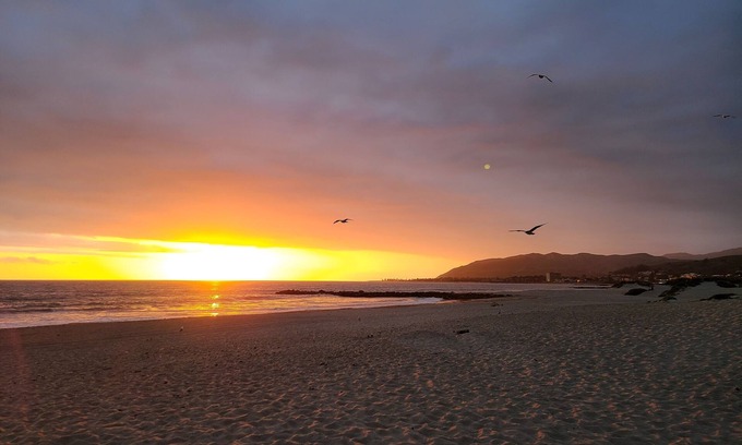 Ventura House | Steps to beach, 2 bedroom 1 bath duplex