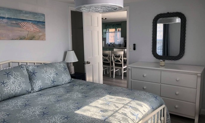 Salisbury Apartment | Steps to Beach Entrance #7, 1st floor, 2 Bedrooms, King Bed, Private deck/grill