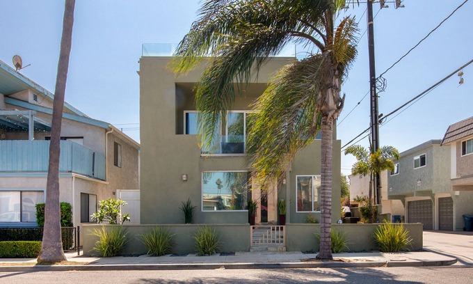 Old Towne House | Steps to Beach Ocean-View Luxury Home w/Rooftop Deck & Private 2-Car Garage